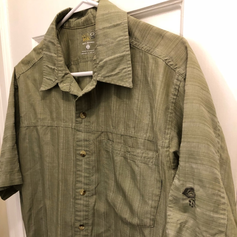 Men’s Medium Mountain Hardwear button down.